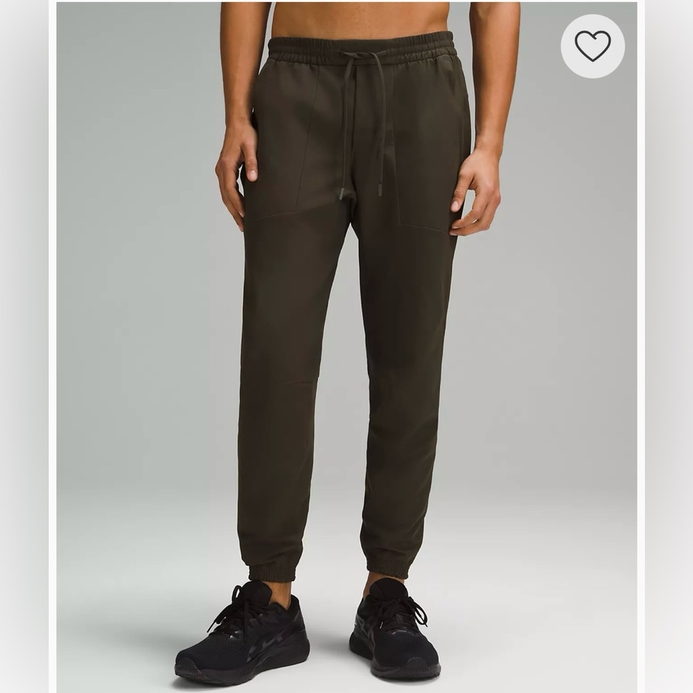 NWT Lululemon License to Train Jogger. Shorter length. Size L